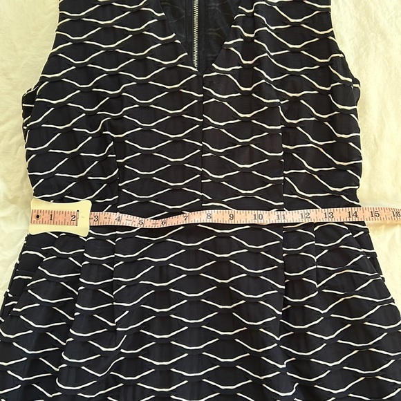 🔥Textured sleeveless dress with pockets and full length back zipper - very sexy - Picture 13 of 13